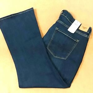 SALE! NWT! Levis Mid Rise Boot Cut Jeans